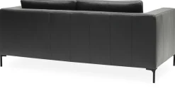 Abraham 2½ sits Soffa