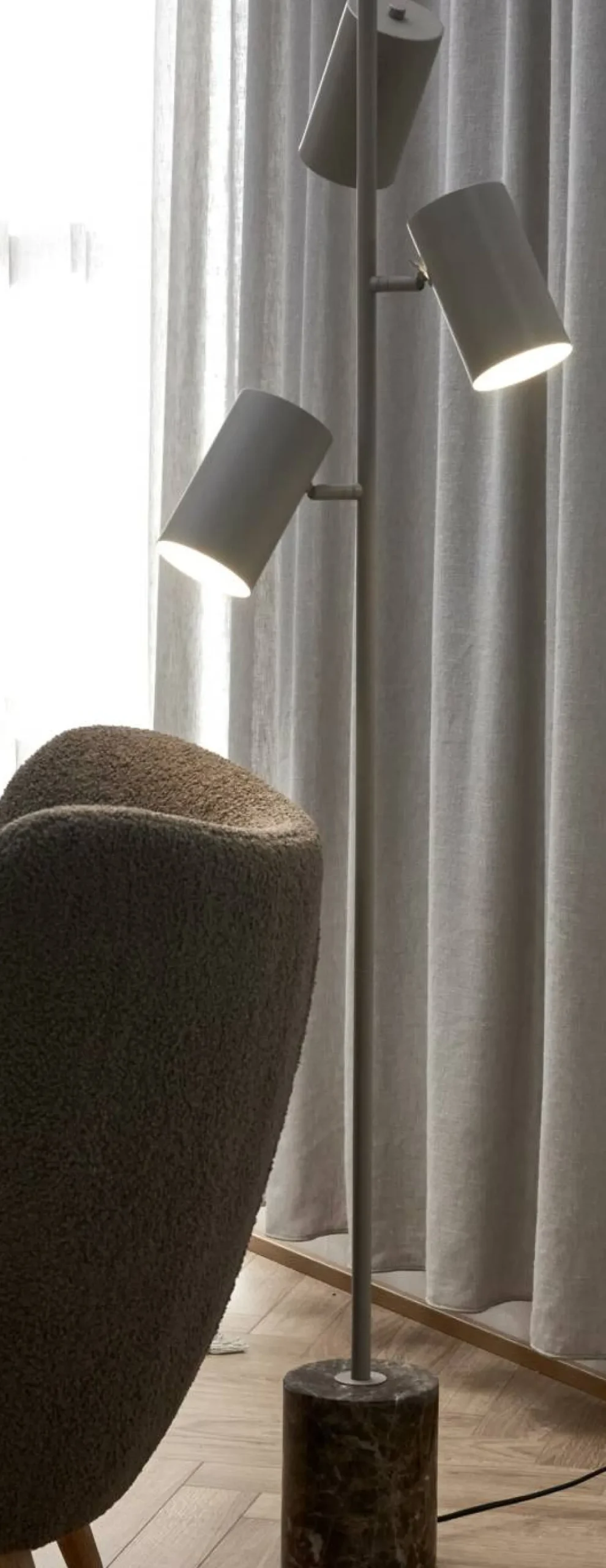 Pablo Golvlampa 154 x 15 cm